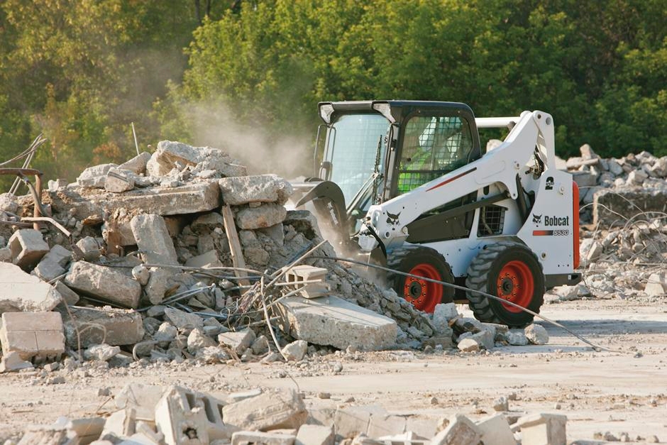 LOADER, SSL RUBBER TIRE 68